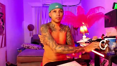 Snapshot of dominant_gay_xxx chatting on 11/17/25, 07:58 jjhoy online show from 11/17/25, 07:58