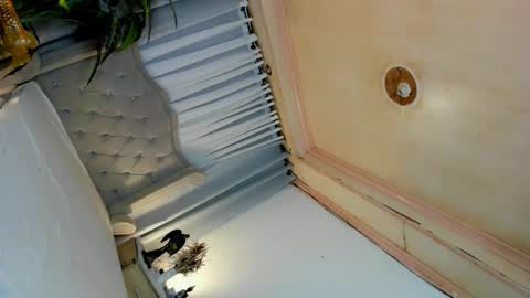 Snapshot of dominantgoddessontop chatting on 09/24/25, 07:17 CALL ME BABY BELLA online show from 09/24/25, 07:17