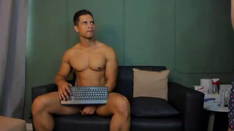 Dominc berry online show from 06/12/26, 12:37