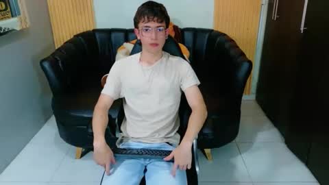 Snapshot of dominic_carminex chatting on 10/16/25, 08:10 dominic_carminex online show from 10/16/25, 08:10