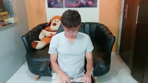 Snapshot of dominic_carminex chatting on 10/18/25, 07:58 dominic_carminex online show from 10/18/25, 07:58