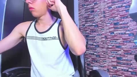 Snapshot of dominic_carminex chatting on 10/19/25, 01:56 dominic_carminex online show from 10/19/25, 01:56