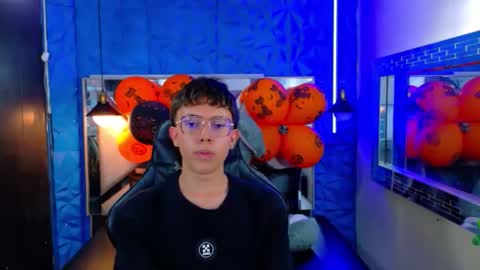 Snapshot of dominic_carminex chatting on 10/23/25, 08:18 dominic_carminex online show from 10/23/25, 08:18