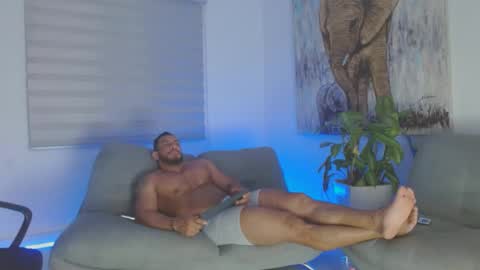 dominic_hulk1 online show from 01/19/25, 05:05