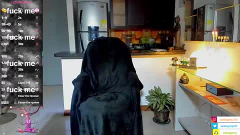 Snapshot of dominic_joness chatting on 11/05/25, 10:54 SANTI independent model online show from 11/05/25, 10:54