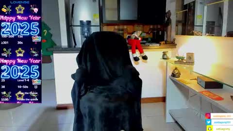 Snapshot of dominic_joness chatting on 11/11/25, 02:22 SANTI independent model online show from 11/11/25, 02:22