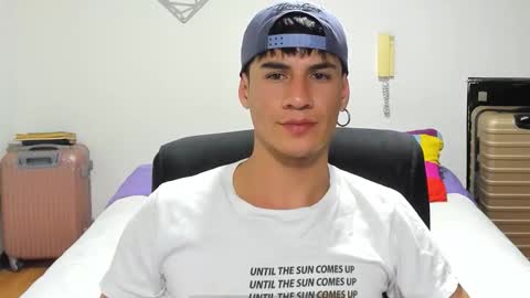 Snapshot of dominic_radccliffe chatting on 09/18/25, 04:03 Your real love online show from 09/18/25, 04:03