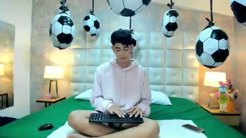 Snapshot of dominicjay_ chatting on 06/13/26, 07:34 DOMINIC online show from 06/13/26, 07:34