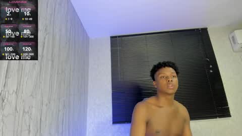 Snapshot of dominicsccott chatting on 12/17/24, 01:05 Dominicscott online show from 12/17/24, 01:05