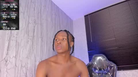 Snapshot of dominicsccott chatting on 01/06/25, 12:35 Dominicscott online show from 01/06/25, 12:35