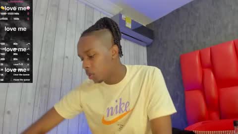 Snapshot of dominicsccott chatting on 03/03/25, 12:48 Dominicscott online show from 03/03/25, 12:48