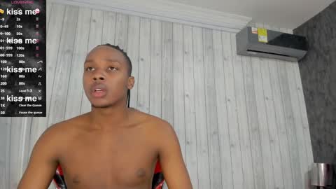 Snapshot of dominicsccott chatting on 03/11/25, 12:39 Dominicscott online show from 03/11/25, 12:39