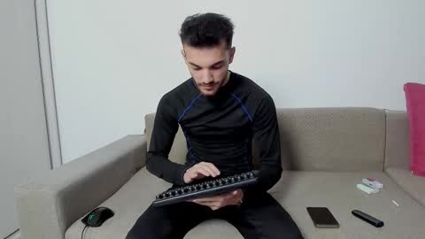 Snapshot of dominicvalente chatting on 10/19/25, 07:47 dominicvalente online show from 10/19/25, 07:47