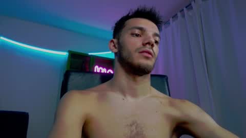 Snapshot of dominicvalente chatting on 11/20/25, 08:08 dominicvalente online show from 11/20/25, 08:08