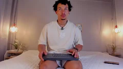 Snapshot of dominik_drake chatting on 06/11/26, 12:25 Dominik Drake online show from 06/11/26, 12:25