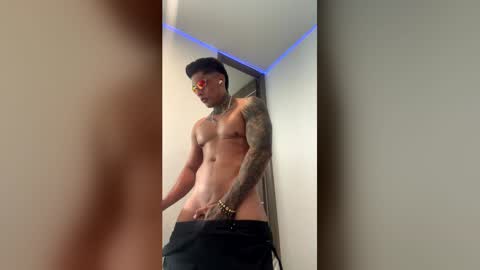 Only fans Ronnie col---InstaRonniecolleman  online show from 05/03/26, 02:01