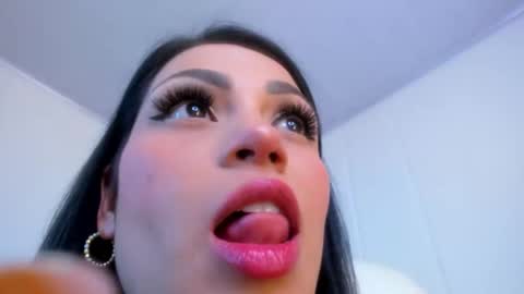 Snapshot of dominique_21x chatting on 10/31/25, 12:33 DOMINIC online show from 10/31/25, 12:33