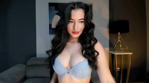 Dominique online show from 01/31/25, 01:34