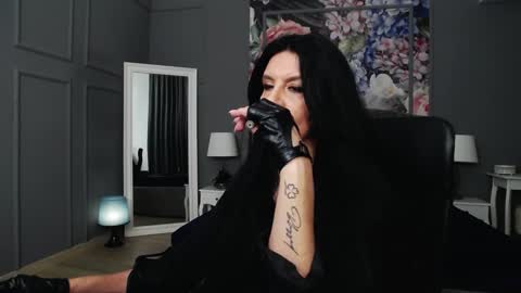 Dom Melisa online show from 12/13/24, 12:31