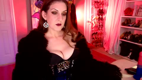 Snapshot of dommetomorrow chatting on 12/28/24, 03:26 DommeTomorrow online show from 12/28/24, 03:26