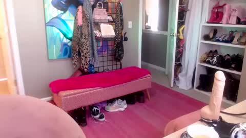 Snapshot of dommetomorrow chatting on 01/27/25, 05:37 DommeTomorrow online show from 01/27/25, 05:37