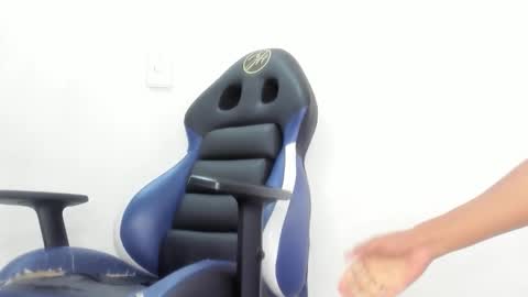 Domminick18 online show from 10/18/25, 07:42