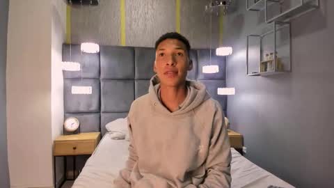 Domminick18 online show from 10/25/25, 12:02