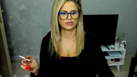 Snapshot of domtessa chatting on 11/22/25, 10:20 Tessa online show from 11/22/25, 10:20