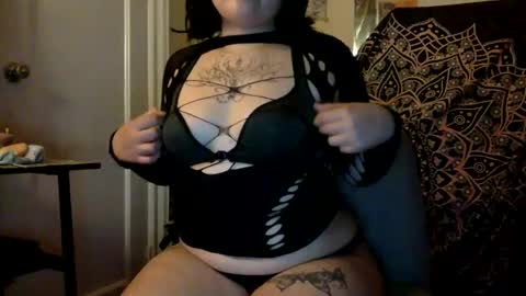Snapshot of domvexxx chatting on 10/22/25, 02:34 DomVexxx online show from 10/22/25, 02:34