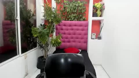 Snapshot of dona_tella chatting on 10/30/25, 05:24 dona_tella online show from 10/30/25, 05:24