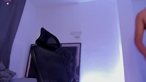 Donat Independent Model online show from 05/17/26, 02:09
