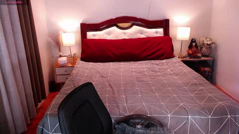 donia_maria online show from 12/29/24, 10:47