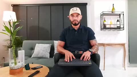 Snapshot of donn_cruz chatting on 09/14/25, 02:44 Victor online show from 09/14/25, 02:44