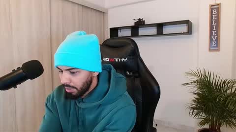 Snapshot of donn_cruz chatting on 09/30/25, 05:29 Victor online show from 09/30/25, 05:29