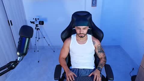 Snapshot of donn_cruz chatting on 10/14/25, 05:14 Victor online show from 10/14/25, 05:14