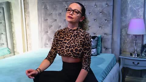 Donna online show from 12/17/24, 11:05