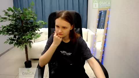 Snapshot of donnasia chatting on 04/17/26, 10:51 Sia online show from 04/17/26, 10:51