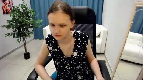 Snapshot of donnasia chatting on 05/26/26, 10:44 Sia online show from 05/26/26, 10:44