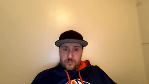 Snapshot of donny8172 chatting on 11/24/25, 12:10 donny8172 online show from 11/24/25, 12:10