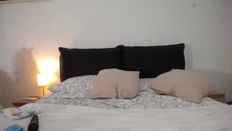 Snapshot of dontcallmeangel_ chatting on 10/12/25, 09:14 Iara online show from 10/12/25, 09:14