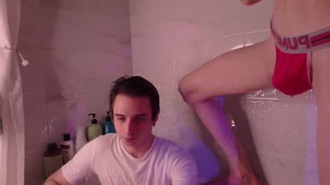 Snapshot of dontknowloool chatting on 12/22/24, 10:15 EliotKenny online show from 12/22/24, 10:15