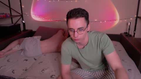 Snapshot of dontknowloool chatting on 02/28/25, 06:09 EliotKenny online show from 02/28/25, 06:09