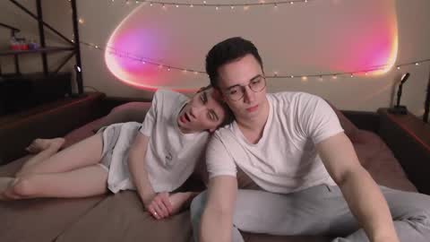 Snapshot of dontknowloool chatting on 03/08/25, 11:27 EliotKenny online show from 03/08/25, 11:27