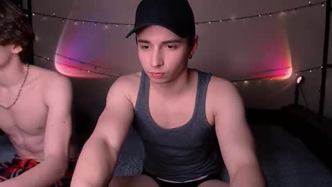 Snapshot of dontknowloool chatting on 12/05/25, 07:32 EliotKenny online show from 12/05/25, 07:32