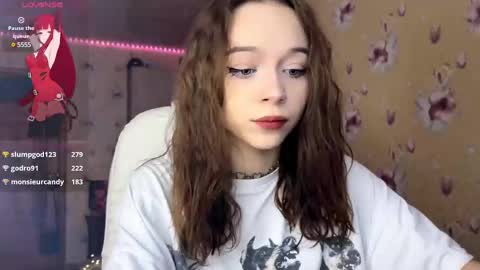 Snapshot of dontoke_ chatting on 12/18/24, 03:33 Nicole online show from 12/18/24, 03:33