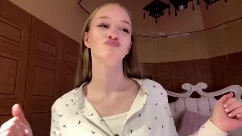Snapshot of doreathagustave chatting on 03/09/26, 01:15 Anika online show from 03/09/26, 01:15