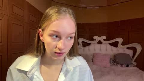 Snapshot of doreathagustave chatting on 03/29/26, 08:47 Anika online show from 03/29/26, 08:47