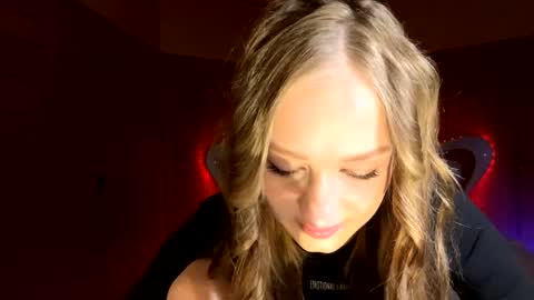 Snapshot of doreathagustave chatting on 04/15/26, 07:58 Anika online show from 04/15/26, 07:58