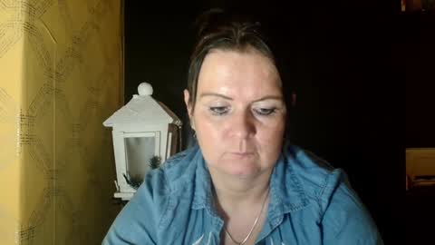 Snapshot of doreenhot chatting on 12/06/24, 04:28 DoreenHot online show from 12/06/24, 04:28