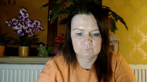 Snapshot of doreenhot chatting on 01/09/25, 04:49 DoreenHot online show from 01/09/25, 04:49